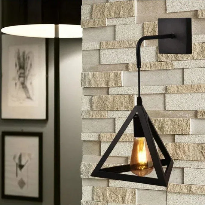 Lampada Applique a Muro Universo AQ54 – Forma Triangolare Tridimensionale con Attacco E27, Max 60W, Colore Bianco e Nero