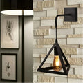 Lampada Applique a Muro Universo AQ54 – Forma Triangolare Tridimensionale con Attacco E27, Max 60W, Colore Bianco e Nero