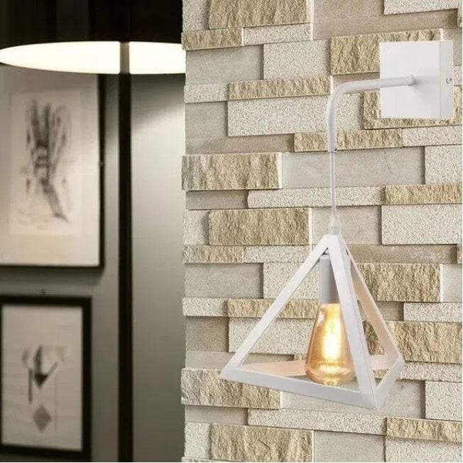 Lampada Applique a Muro Universo AQ54 – Forma Triangolare Tridimensionale con Attacco E27, Max 60W, Colore Bianco e Nero