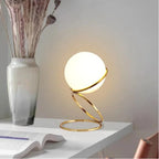Lampada da Tavolo Minimalista in Bronzo con Sfera in Vetro - immagine 2