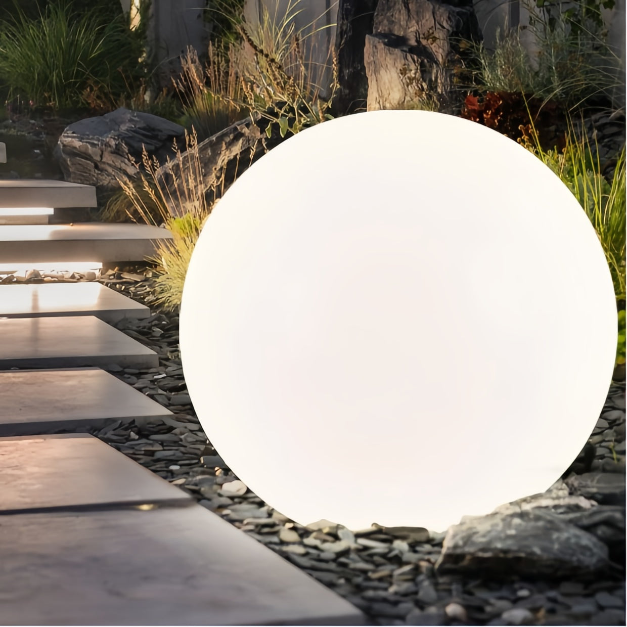 Lampada a Sfera Bianca da Giardino 30 cm – Attacco E27 Max 25W, IP65 per Interno ed Esterno