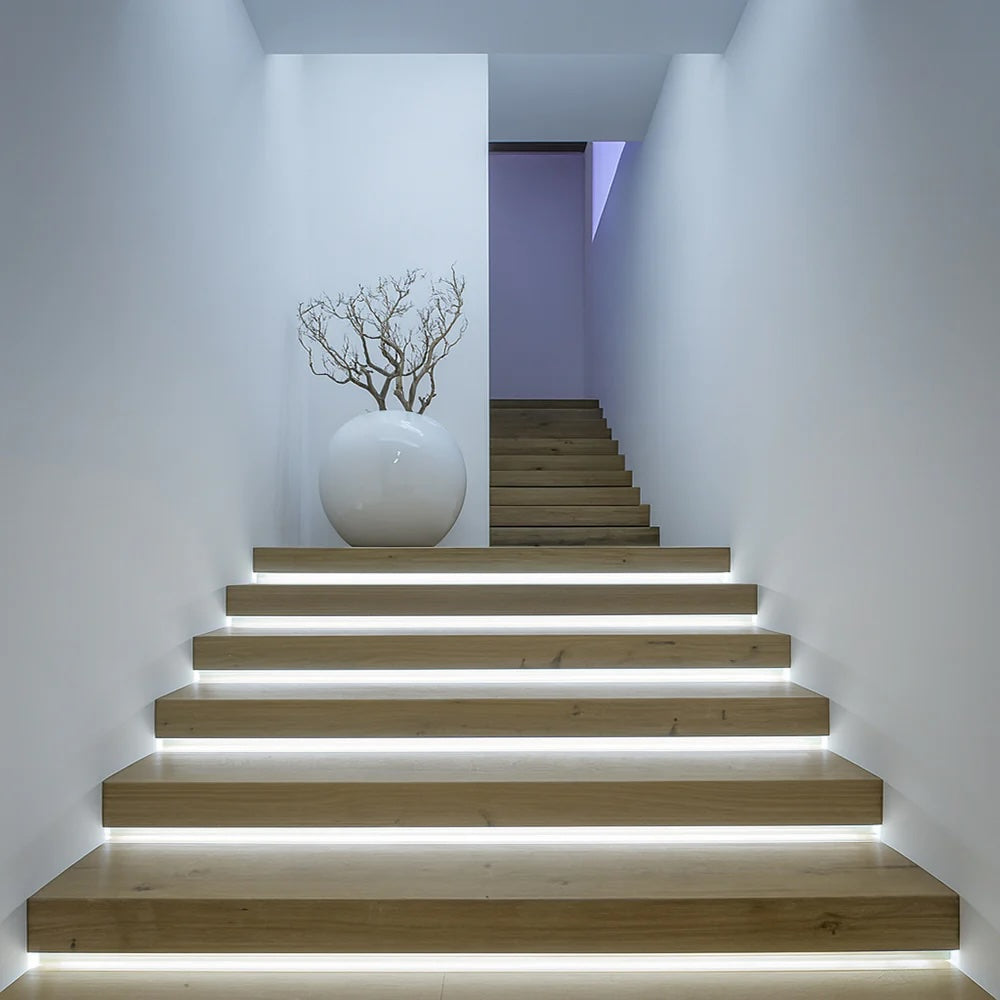 Strisce LED per illuminazione di scale e profili