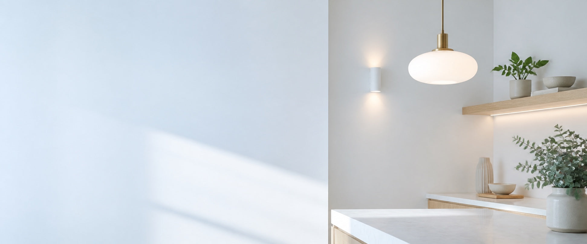 Illuminazione LED Leduniverso in un interno luminoso e contemporaneo